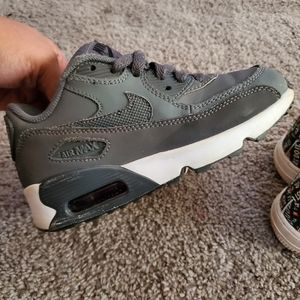 Boys Nike airmaxes